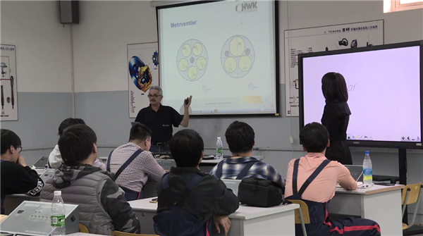 德国汽修大师来校教学5.png
